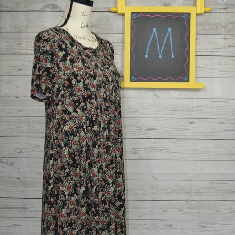LuLaRoe Medium Floral Carly